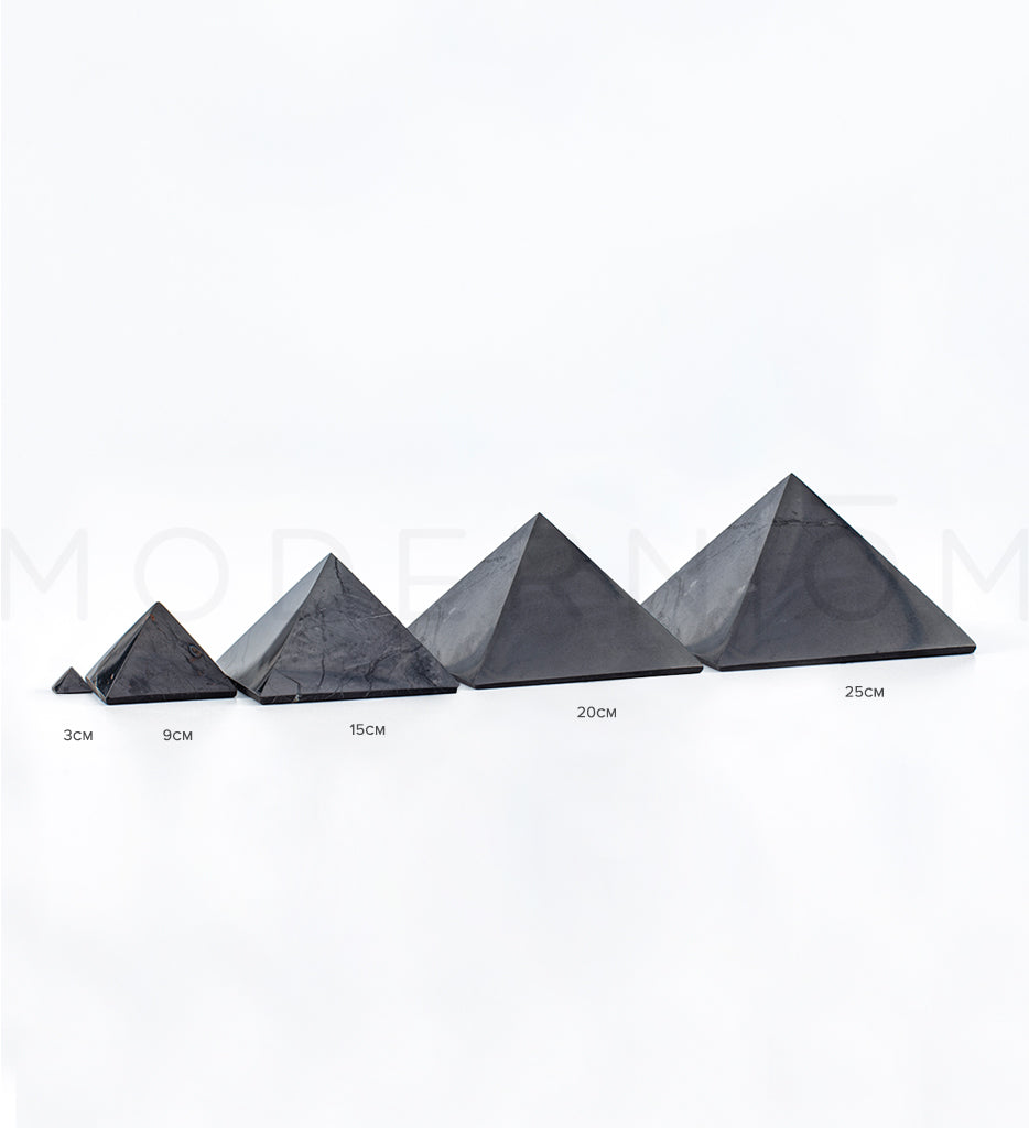 Lineup of 4 black pyramids, sizes 3cm, 9cm, 15cm, and 25cm.