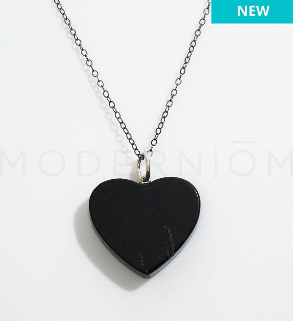 Black heart pendant necklace - May 27, 2025