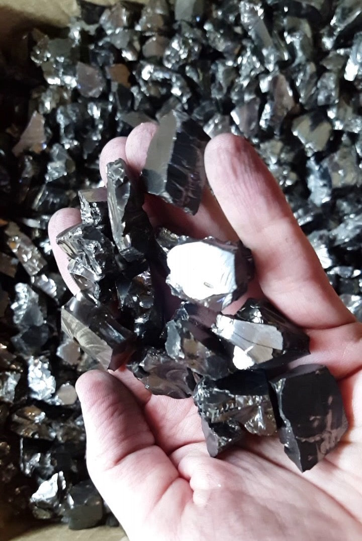 Elite hand holding obsidian shards