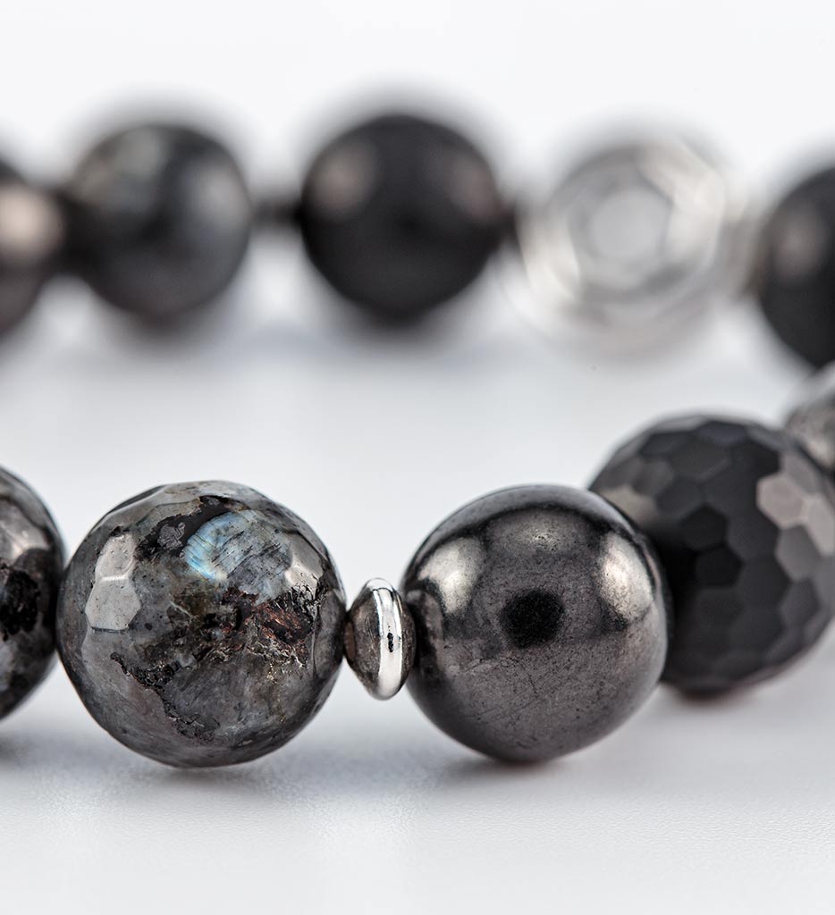 shungite, black labradorite, black onyx bracelet - detail